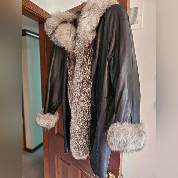 Genuine silver fox and black Leather coat - Picture 2 of 4